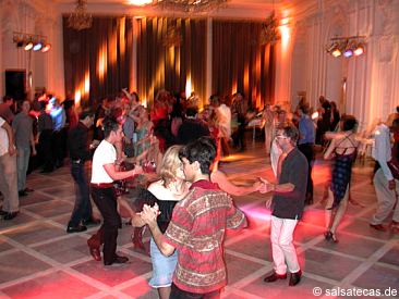 Salsa im Ballsaal des Alten Kurhauses der Stadt Aachen