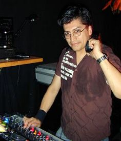 Salsa-DJ Alex im Anno Tubac, Bonn