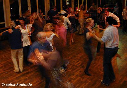 Salsa in Kln: Nonni Club