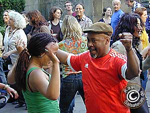 Wuppertal: Open Air Salsa vor dem Live-Club Barmen